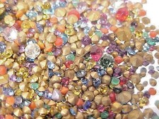 600 TEE TINY VINTAGE GLASS RHINESTONES LOT REPAIR JEWELRY LOOSE STONE ASSORTMENT picture