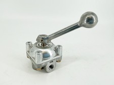 New Barksdale Controls 9001-M-Z13 Directional Control Valve 3 Position - No Box picture
