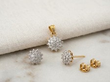 Vintage One of a Kind Diamond Jewellery Real Diamond Cluster Set Solid 18 k Gold picture