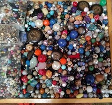 1,000's PIECES BEAD LOT GLASS CRYSTAL STONE BEAD SOUP VINT/MOD CRAFTS JEWELRY picture