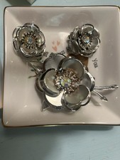 Vtg SilverTone Brooch And Clip Earring Set Flower Motif With Rhinestone Center picture