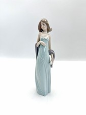 Lladro Elegant Ladies (Gloss-5487) - Blue Dress Ingenue, 7 3/4” *IN BOX* picture