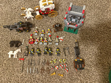 LEGO LION KNIGHTS AND DRAGON KNIGHTS LOT picture