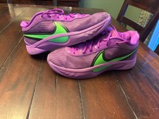 Nike basketball shoes picture