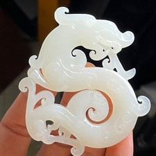 China Natural Old Jade Carving Flying Dragon Pendant Collection Lucky Ornament picture