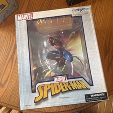 Diamond Select Toys Marvel Gallery Spider-Man PVC Diorama Statue Figure picture
