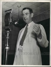 1939 Press Photo Democratic Gubernatorial Candidate Sidney Osborn Giving Speech picture