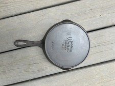 Vintage Cast Iron Wagner Ware Sidney -0- 1055 Center Logo picture
