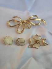 Vintage Trifari Gold Tone Jewelry  Brooch Earrings Set And Bow Brooch all Signed picture