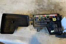 2002-2004 Dodge 1500 Engine Fuse Box 3.7L 4.7L 5.7LOEM picture