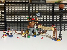 LEGO Pirates: Shipwreck Hideout (6253) - Complete w/instructions & all minifigs picture