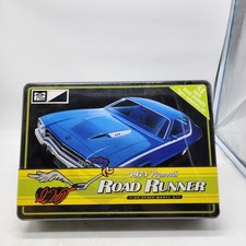 UH MPC 1/25 1974 Plymouth Road Runner Collectors Tin & 4.5