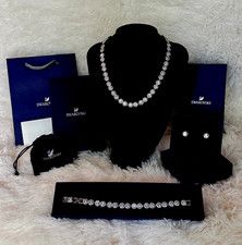 Swarovski Una Angelic Necklace Set picture