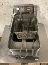 Countertop Fryer Wells 5E-F15CY 15lbs Low Watts with basket 208/240V 1ph TESTED picture
