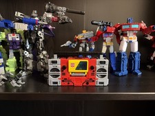 Transformers Legacy Blaster and Eject picture