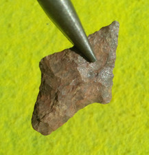THIN 1-7/16 GARY ILLINOIS ARROWHEAD AUTHENTC PROJECTILE POINT Serrated Arrowhead picture