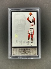 1998-99 SkyBox Molten Metal Fusion Hakeem Olajuwon Heavy Metal Fusion PCG 8 picture