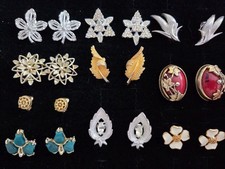 Vintage All Signed Earrings Lot Clip On Leaves Monet Pucinni Trifari 1928 Floral picture