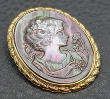 GORGEOUS VTG Carved Mother Of Pearl MOP Gold Plate Cameo Brooch Pin Pendant picture