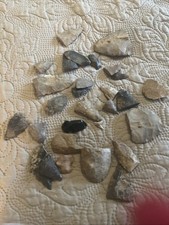 ANTIQUE LOT OF AMERICAN INDIAN ARROWHEADS/ARTIFACTS Unknown Origin App 12 Oz picture