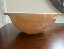 Vintage Pyrex Woodland 443 Cinderella Mixing Bowl 2.5 Qt Tan White Floral picture