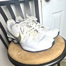 Nike Shox Men's White/Silver/Black Low Top Lace-Up Sneakers 317547-103 picture