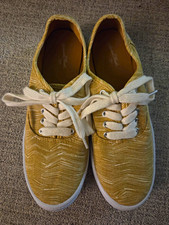Universal Thread Sneakers Womens 7 Lace Up Comfort Yellow White picture