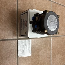 Dwyer 1950-20-2F Explosion-Proof Pressure Switch New Open Box Made In The USA picture