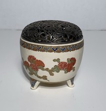 JAPANESE EARTHENWARE SATSUMA KORO INCENSE MEIJI SILVER RETICULATED LID Signed picture