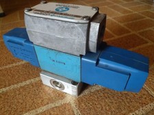 Sperry Vickers Directional Valve with Manifold DG4V 3 2C W B 12 (DG4V32CWB12) picture