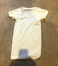 lululemon athletica Women’s White Short Sleeve Crew Neck Gym Tee Size 0 picture
