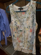 Sanctuary Women’s Blue Floral Sleeveless V-Neck Button Front Blouse Size M picture