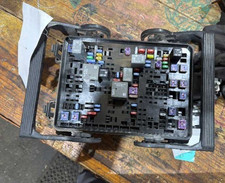 2014-2016 GMC Sierra 1500 2500 3500 Denali Engine Fuse Box Assembly OEM picture