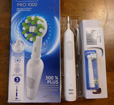 Oral-B Pro 1000 Rechargeable Electric Toothbrush CrossAction White picture