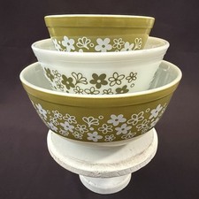 1975 PYREX Spring Blossom Green 300-1 3-Pc Mixing Bowl Original Box Warranty picture