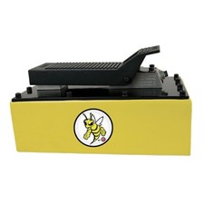 Esco Yellow Jackit 10877 Metal Air Hydraulic Pump 5 Quart picture