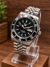 Vintage Seiko 5 Automatic Black Dial Stainless Steel Jubilee Japanese Mens Watch picture