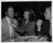 Errol Flynn BEHIND SCENES CANDID PORTRAIT 1940s HOLLYWOOD PARTY ORIG PHOTO MA80 picture