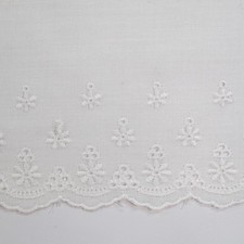 Stunning Vintage Embroidered Eyelet Lace 3.75