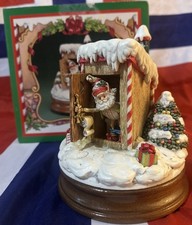 VTG Enesco North Pole Village Simon Outhouse Musical w Box Sandi Zimnicki 876879 picture
