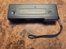 VINTAGE 1970s KODAK EKTRALITE 10 CAMERA MADE IN USA BUILT IN FLASH picture