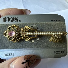 Vintage 1928 Key Pink Stone Gold Tone Key Brooch Pin Estate Jewelry Display Card picture