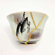 Kutani Ware Pagoda Kintsugi Cup - Japanese Vtg Broken Tea Cup Repaired with Gold picture