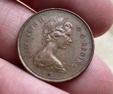 1979 Queen Elizabeth II (D.G. Regina) 1 Cent Canadian Maple Leaf Coin picture