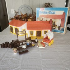 Vintage 1974 Hasbro WEEBLES WOBBLE WEST WESTERN RANCH HOUSE W/ BOX People Horse  picture