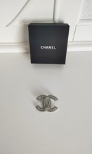 CHANEL  CC Logo Pearl Crystal Brooch Pre-owned picture