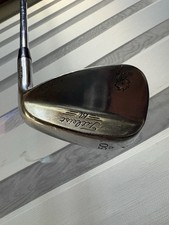 a Titleist Vokey SM5 50-degree golf wedge with an F Grind picture