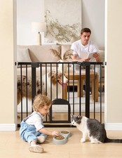 Babelio Baby Gate with Cat Door, 29-43