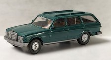 Wiking 1:87 HO scale Mercedes-Benz 250 T Deep Green picture