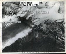 1965 Press Photo aerial view of bomb-damaged Trai Hoi Railroad Bridge, Vietnam picture